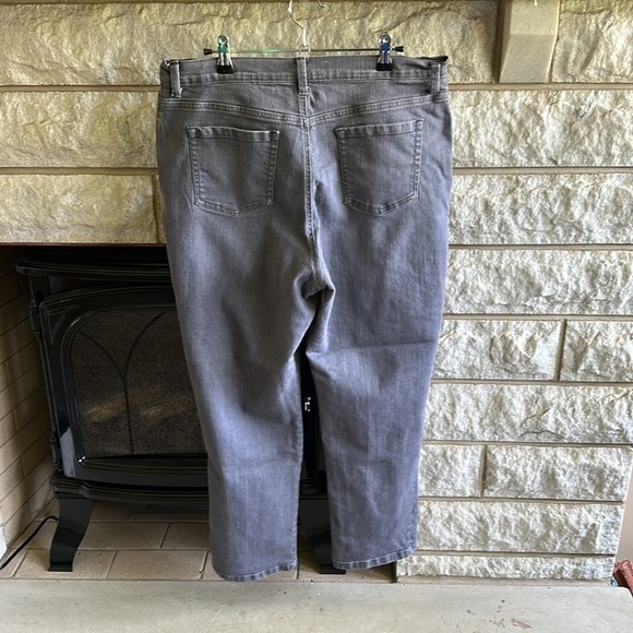 Gloria Vanderbilt Amanda gray jeans size 16 short - Picture 4 of 6